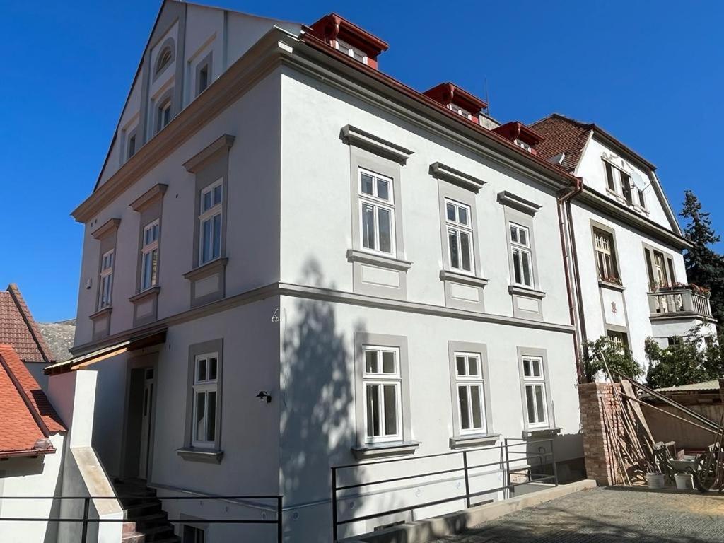 Penzion U Orloje Жатец Экстерьер фото